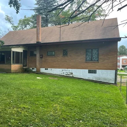 Image 2 - 1735 Goucher Street, Elim, Lower Yoder Township, PA 15905, USA - House for sale