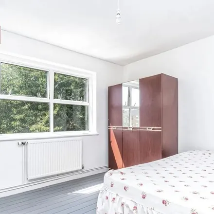 Rent this 4 bed townhouse on 12 Houghton Close in London, E8 3TQ