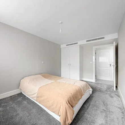 Image 4 - Warwick Building, 366 Queenstown Road, London, SW11 8PP, United Kingdom - Apartment for sale