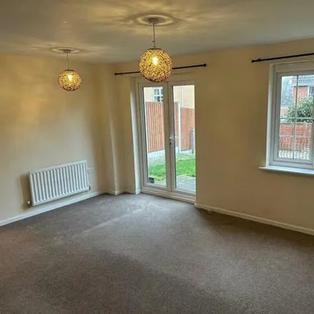 Image 4 - Millers Croft, Castleford, WF10 5LP, United Kingdom - Townhouse for sale