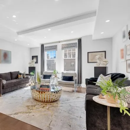Image 2 - The Olcott, 27 West 72nd Street, New York, NY 10023, USA - Condo for sale