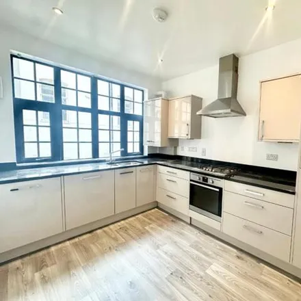 Rent this 3 bed room on Mount Street in Nottingham, NG1 6HQ