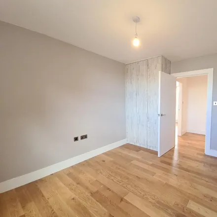 Image 5 - Priory Gardens, Priory Road, Dunstable, LU5 4NF, United Kingdom - Apartment for rent