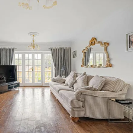 Image 3 - Becketts Close, London, DA5 2LF, United Kingdom - House for sale