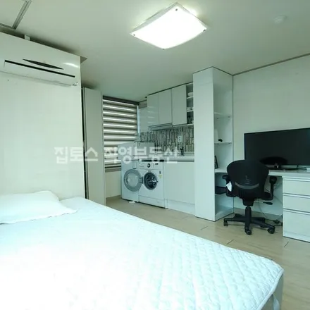 Rent this studio apartment on 서울특별시 서초구 양재동 203-13