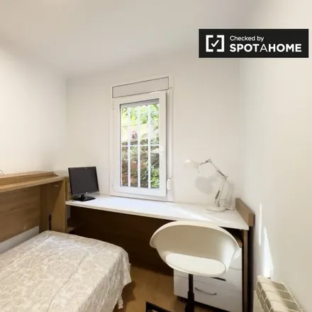 Rent this 3 bed room on Cànoves 105 in Carrer de Cànoves, 08001 Barcelona