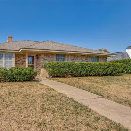 Image 2 - 839 Woodhaven Lane, Garland, TX 75040, USA - House for sale