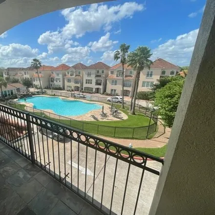 Rent this 1 bed townhouse on 6121 Windwater Pointe in Houston, TX 77036