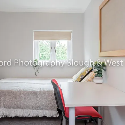 Image 7 - 61 Broomfield, Guildford, GU2 8LH, United Kingdom - Duplex for rent