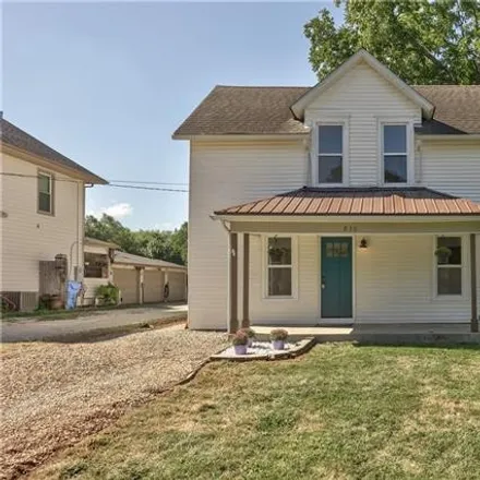 Buy this 3 bed house on 830 East 8th Street in Tonganoxie, KS 66086