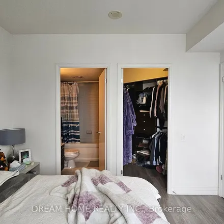 Image 4 - The Met Condo, 25 Carlton Street, Old Toronto, ON M5B 1L4, Canada - Apartment for rent