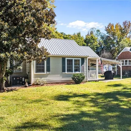 Image 3 - 402 North 1st Street, Stagecoach Trail, Mebane, NC 27302, USA - House for sale