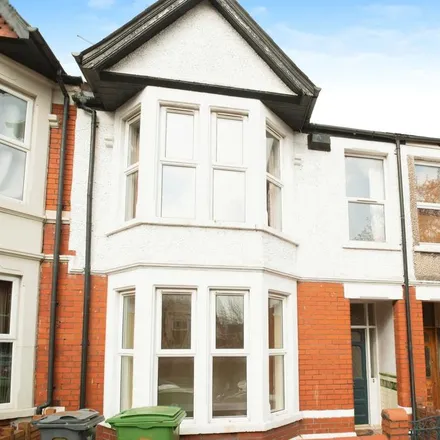 Rent this 3 bed townhouse on Clodien Avenue in Cardiff, CF14 3NL