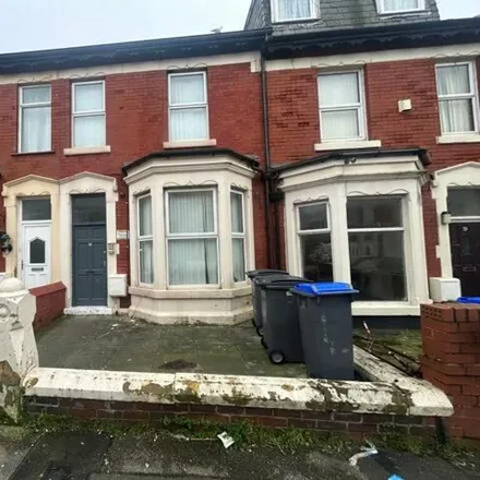 Rent this 5 bed townhouse on Westmorland Avenue in Blackpool, FY1 5LG