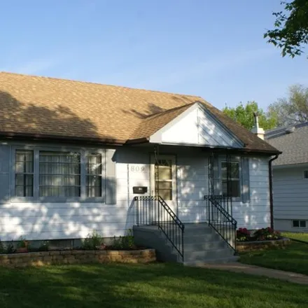 Buy this 4 bed house on 841 North 1st Street in Aberdeen, SD 57401