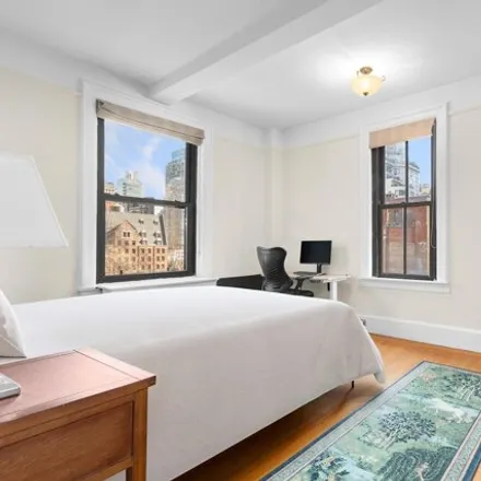 Image 4 - 212 East 48th Street, New York, NY 10017, USA - Apartment for sale