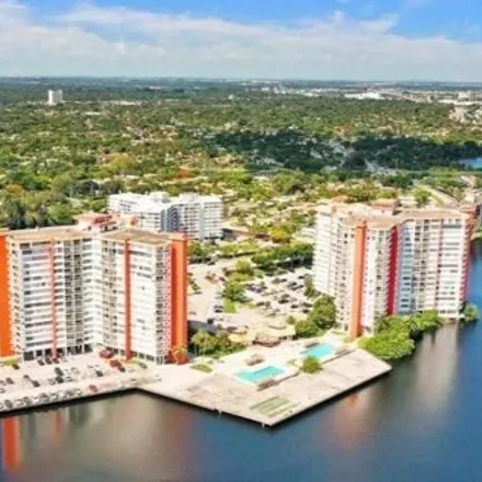 Image 2 - 1351NE Miami Gardens Drive, North Miami Beach, FL 33179, USA - Condo for rent