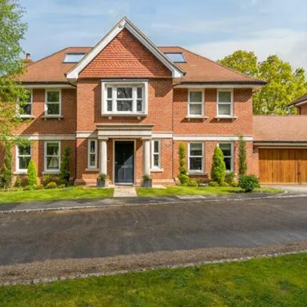 Buy this 7 bed house on Fitzgerald Park in Binfield, RG42 4FN