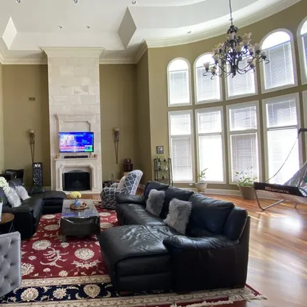 Rent this 6 bed house on Northbrook