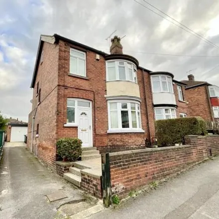 Buy this 3 bed duplex on Ramsden Road in Rotherham, S60 2QG