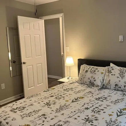 Rent this 2 bed apartment on Cincinnati