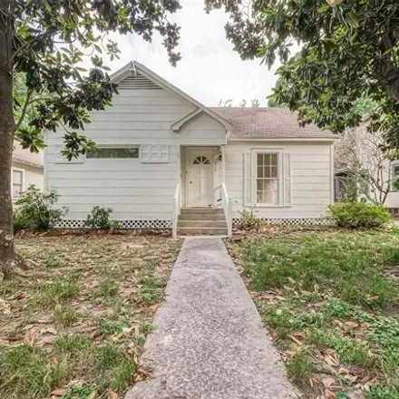 Rent this 3 bed house on 348 West 22nd Street in Houston, TX 77008
