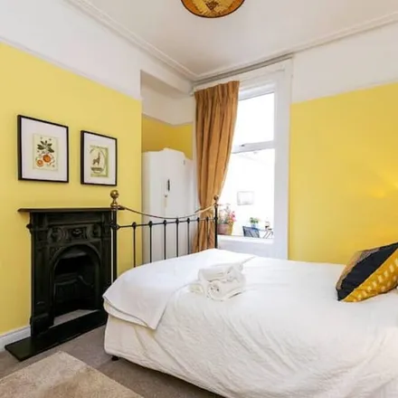 Rent this 2 bed apartment on Queen's University Belfast in Windsor Close, Belfast