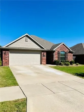 Rent this 3 bed house on 3046 North Autumn Rose Avenue in Fayetteville, AR 72704