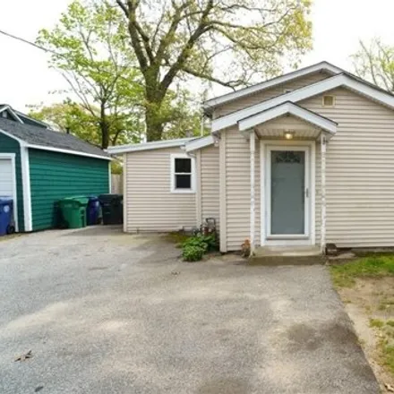 Rent this 2 bed house on 42 Sea View Drive in Warwick, RI 02889