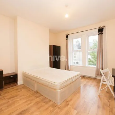 Image 3 - Eighth Avenue, Newcastle upon Tyne, NE6 5YB, United Kingdom - Apartment for rent