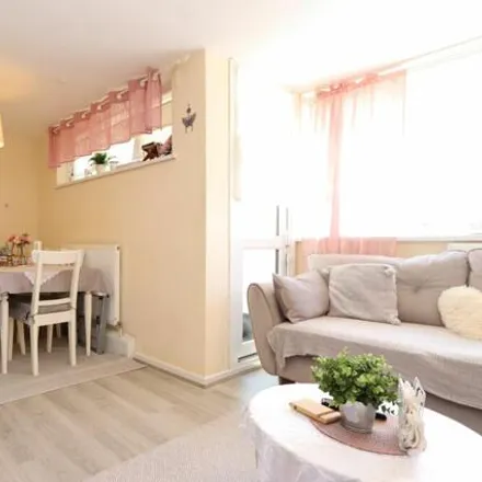 Image 7 - Tiverton House, Exeter Road, Enfield Highway, London, EN3 7TW, United Kingdom - Apartment for sale