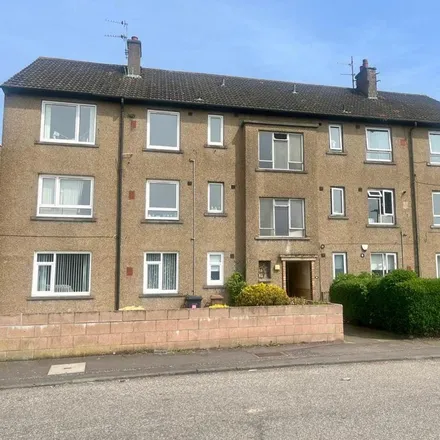 Rent this 2 bed apartment on Kemnay Gardens in Dundee, DD4 7TS