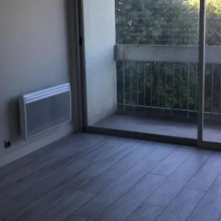 Rent this 3 bed apartment on 5 Avenue Georges Lasserre in 33400 Talence, France