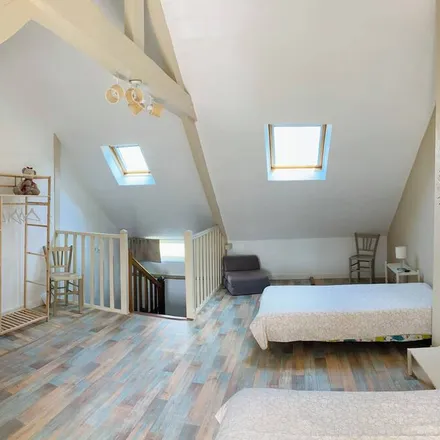 Rent this 2 bed house on 22100 Saint-Hélen
