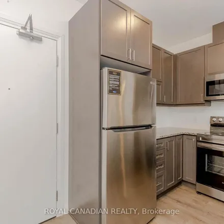 Image 3 - 73 Dundas Street West, Oakville, ON L6M 4M2, Canada - Apartment for rent