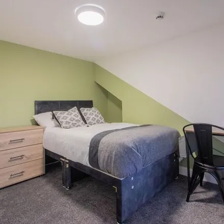 Rent this 6 bed duplex on 52 Fletcher Road in Beeston, NG9 2EL