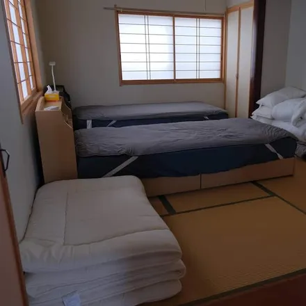 Rent this 1 bed house on 町道外坪１０号線 in 外坪一丁目, Oguchi