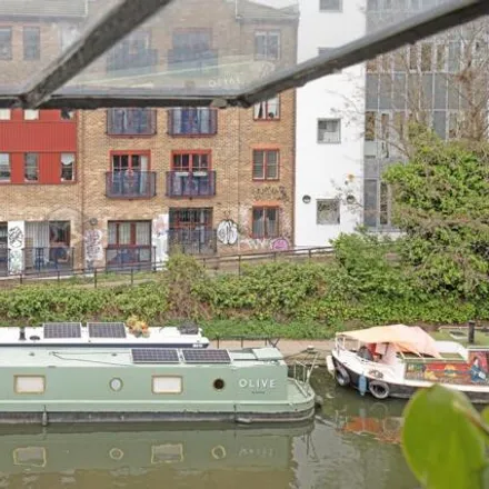 Rent this 1 bed apartment on Canalside Studios in 1-3 Orsman Road, De Beauvoir Town