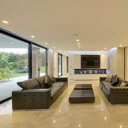 Rent this 6 bed house on Pine Close in London, HA7 3DG