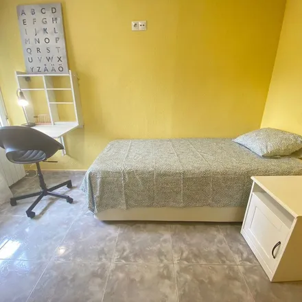 Rent this 1 bed apartment on Colegio de Educación Infantil y Primaria Giner de los Ríos in Calle de Membézar, 25