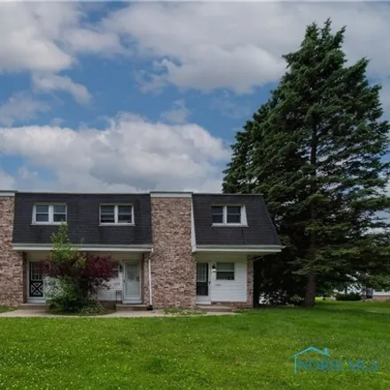 Buy this 8 bed house on 1085 Gribbin Lane in Hopewell Heights, Toledo