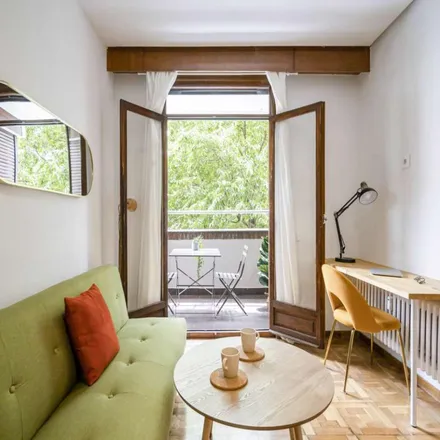 Rent this 7 bed room on Madrid in Calle de Núñez de Balboa, 99