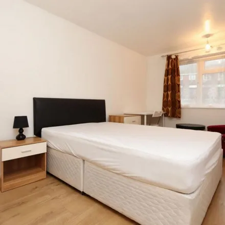 Rent this 4 bed apartment on Community Resource Centre in 200 Chargeable Lane, London