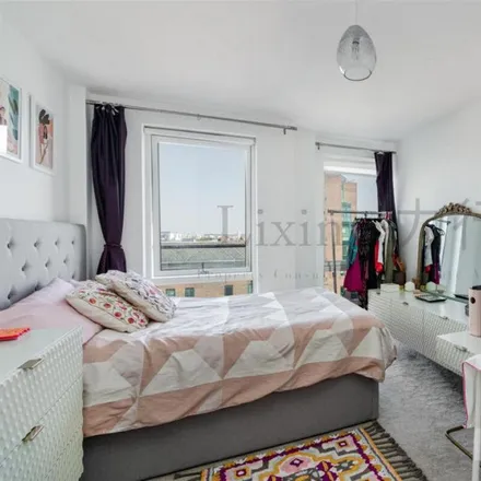 Image 5 - Cashel Court, Turnberry Quay, London, E14 9GJ, United Kingdom - Apartment for rent