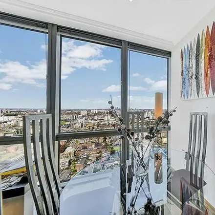 Image 7 - 1 West India Quay, 26 Hertsmere Road, Canary Wharf, London, E14 4AW, United Kingdom - Apartment for rent