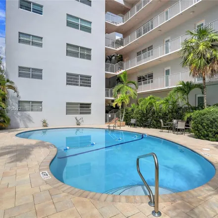 Image 5 - 650 Southwest 24th Street, Coral Gables, FL 33134, USA - Condo for sale