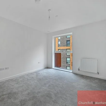 Image 6 - Western Avenue, London, W3 7AY, United Kingdom - Apartment for rent