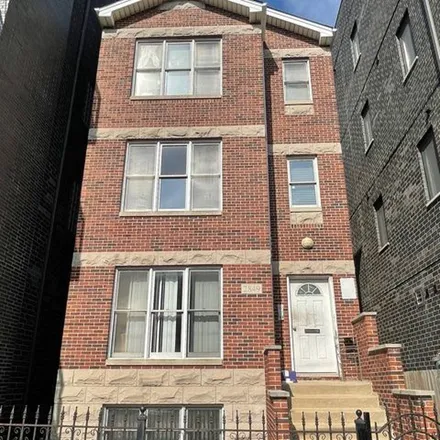 Rent this 3 bed apartment on 2851 North Clybourn Avenue in Chicago, IL 60618