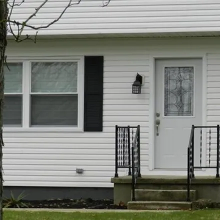 Buy this 4 bed house on 1331 Hickory Drive in Marion Township, OH 43302