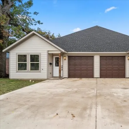 Buy this 6 bed house on 765 West 2nd Avenue in Corsicana, TX 75110